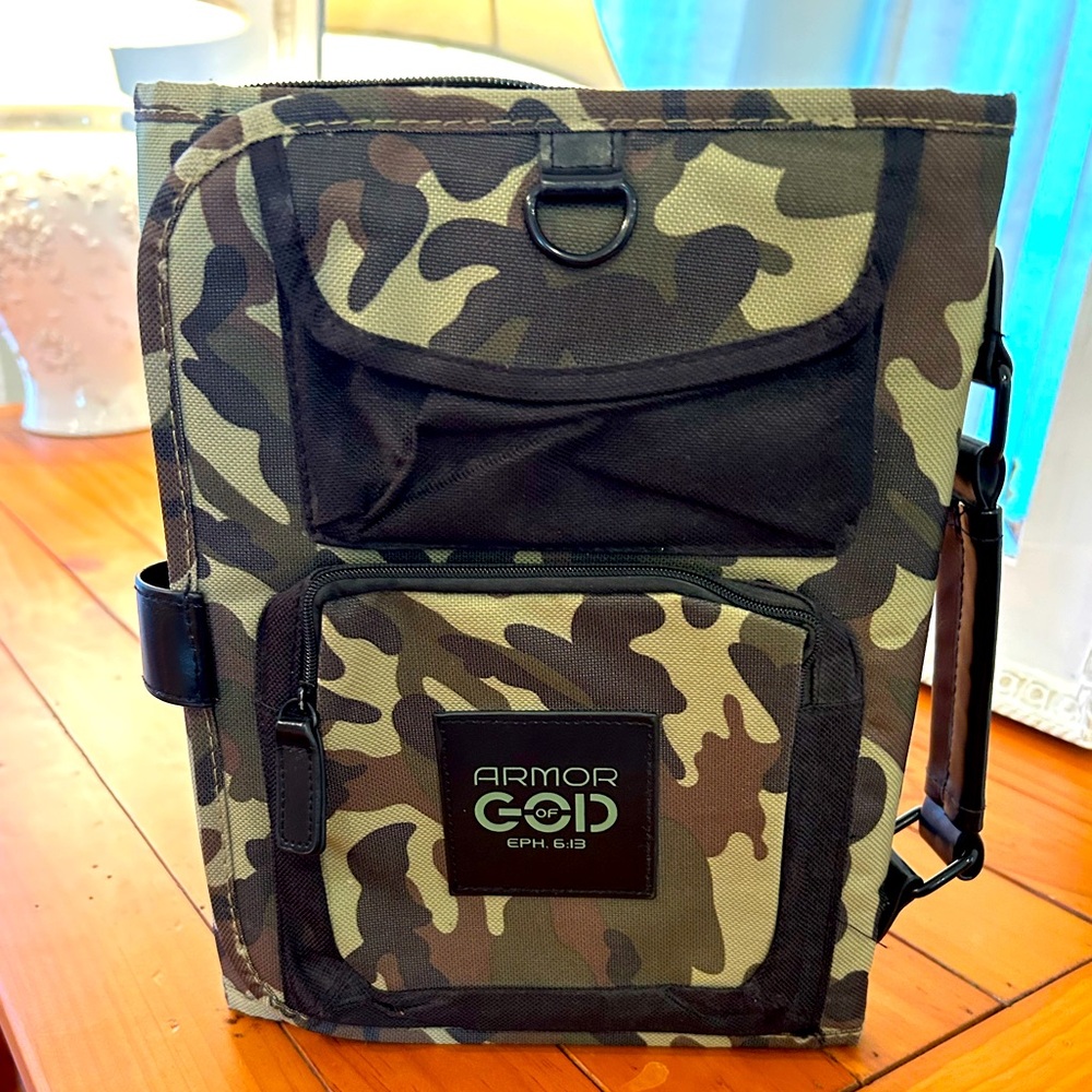 Woodland Bible Organizer Case Camouflage